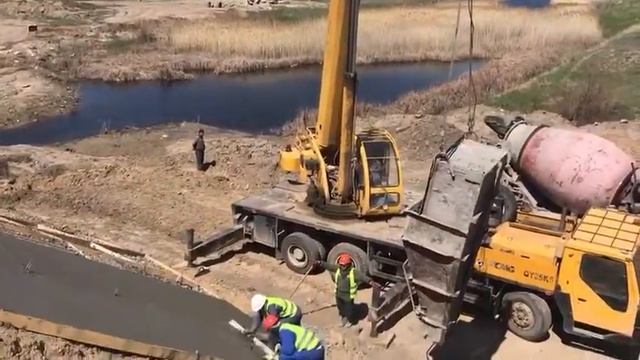 Бетонирование конуса на мосту через реку Темир опора №1 ПК 240+40. Дата 06.05.2021г смотреть онлайн