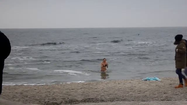 Не перевелись ещё моржи(хи) в Одессе! смотреть онлайн