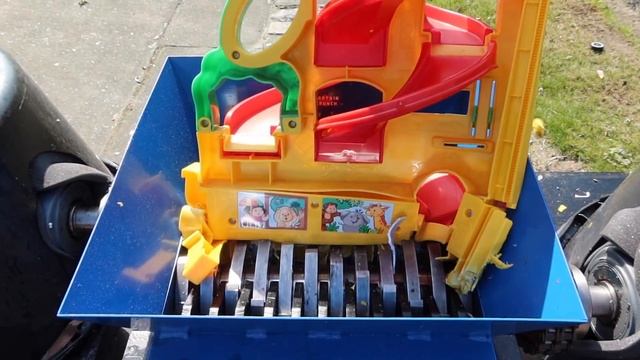 CUTE BABY CHICKEN VS SHREDDER EXPERIMENT смотреть онлайн