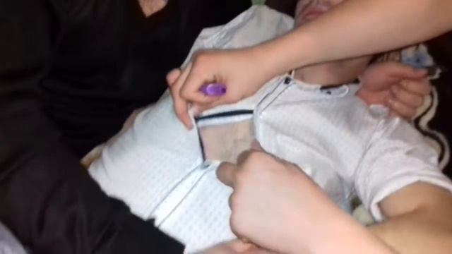Причина по которой нельзя напиваться на свое ДР)))) друзья не растерялись? смотреть онлайн
