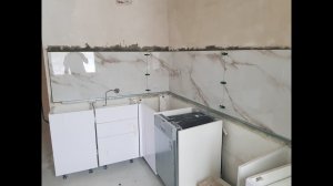 Фартук на кухне из керамогранита своими руками