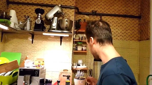 ПАРЕНЬ ПРОВЕЛ 24 ЧАСА С ОГРОМНЫМИ НОГТЯМИ / ПРИКЛЕИЛА НОГТИ НА КЛЕЙ ПРАНК / ОЧЕНЬ ПЛОХАЯ ИДЕЯ смотреть онлайн