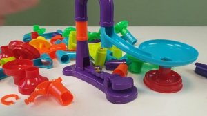 Шарики катятся вниз по треку Marble run Satisfying building blocks