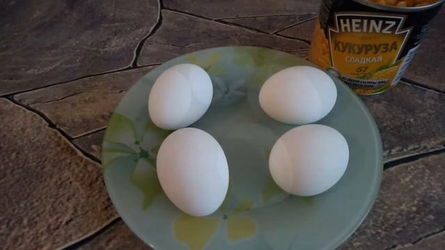 Салат с кальмаром. Очень вкусный и простой салат. смотреть онлайн