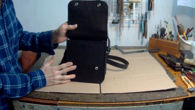 Сумка небольшая из кожи. смотреть онлайн