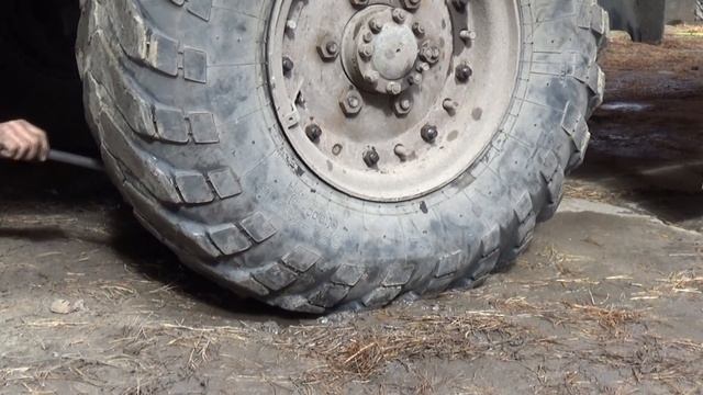 Ремонт колеса на Газ-63 после поездки в за тыквой . смотреть онлайн