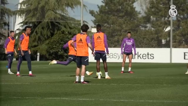MODRIĆ'S UNBELIEVABLE GOAL in Real Madrid's training! смотреть онлайн