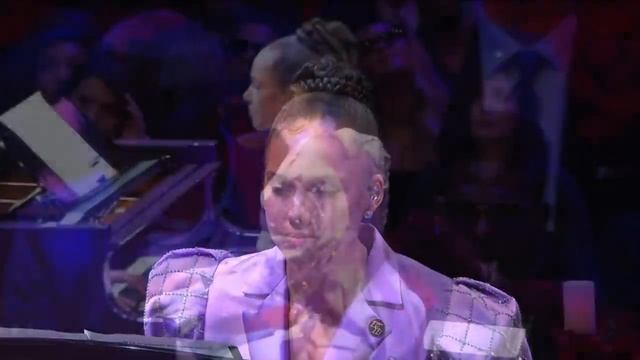 Alicia Keys performing Beethoven's "Moonlight Sonata" in honor of Kobe Bryant смотреть онлайн