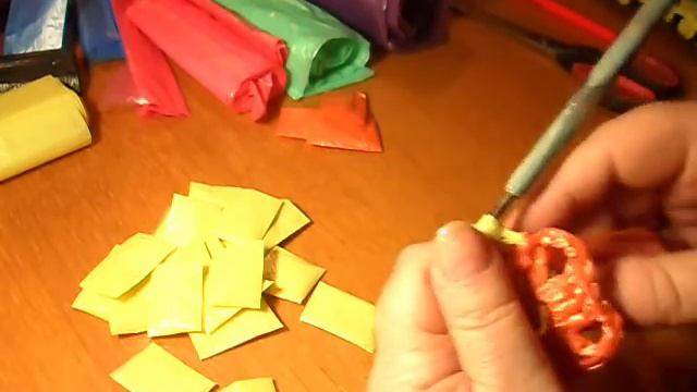 Вязание из полиэтиленовых пакетов. Чехлы на табуретки. Основа-бабушкин квадрат. Схема. Ч.1 смотреть онлайн