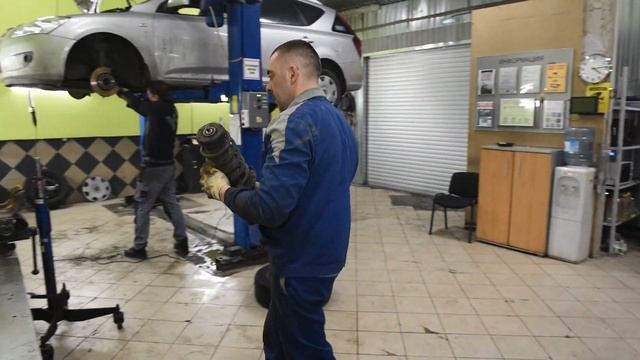 Opel Mokka 1.4T - Замена задних сайлентблоков передних рычагов . смотреть онлайн