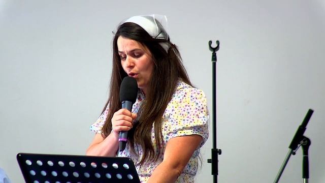 Стих "Прохладой нежно обнимая, тот вечер как-то сблизил нас" - Виктория Попович (Gebetshaus Minden) смотреть онлайн