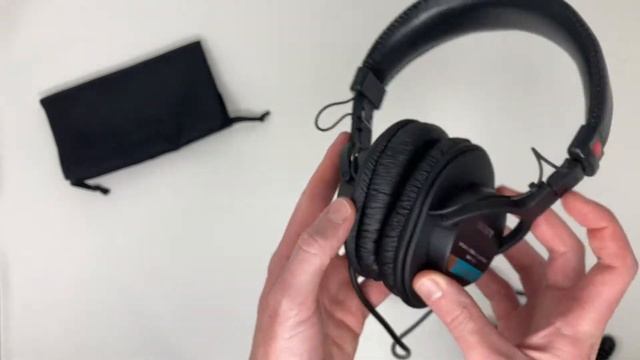 Sony MDR-7506 Professional Large Diaphragm Headphones [Unboxing] смотреть онлайн