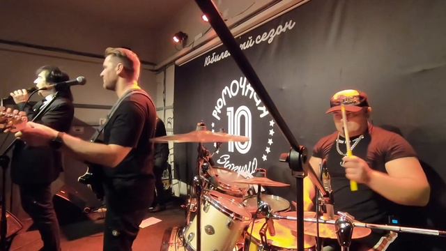 Барабанщик не выдержал и ... | Кай Метов | Мама я хочу быть пионером | Live 29.09.2023 смотреть онлайн