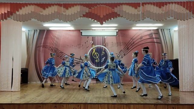 Бел. нар. танец "Крутуха" Детский образцовый любительский ансамбль танца "Чапурушачка" смотреть онлайн