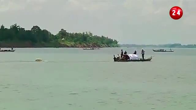 В Камбодже из реки подняли 230-килограмовую бомбу смотреть онлайн