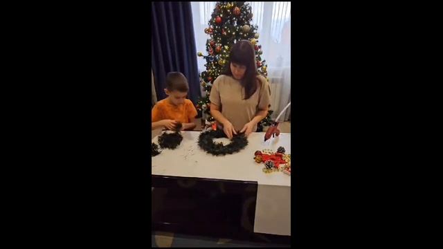 Мастер-класс от семьи Николаенко Димы "Новогодний венок" смотреть онлайн