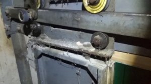 Заявка на остановку лифта со станцией УПЛ - пассажиры держали двери и поломали лифт