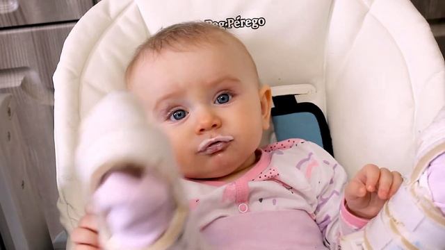 Аня пробует БИФИТОН | Прикорм в 9 месяцев | Смешная реакция ребенка