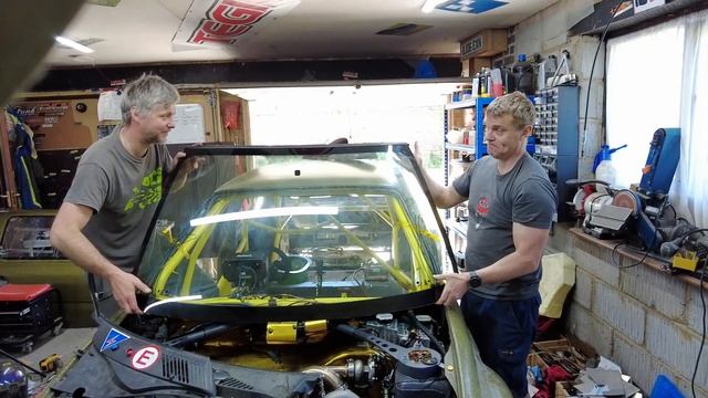 How difficult is to to fit a windscreen at home? смотреть онлайн