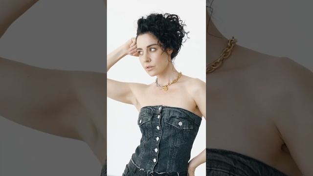 Кто эта девушка в отражении ? #мариязайцева #слишкомкрасиво смотреть онлайн