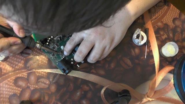 Ремонт Focusrite Scarlett 2i4 2gen. смотреть онлайн