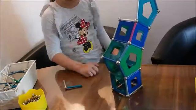 Geomag Eiffelturm, das magnetische Spielzeug, Эйфелева башня из магнитного конструктора.геомаг смотреть онлайн