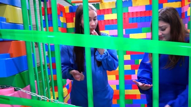 Побег из ЛЕГО Тюрьмы от Страшного Клоуна ! смотреть онлайн