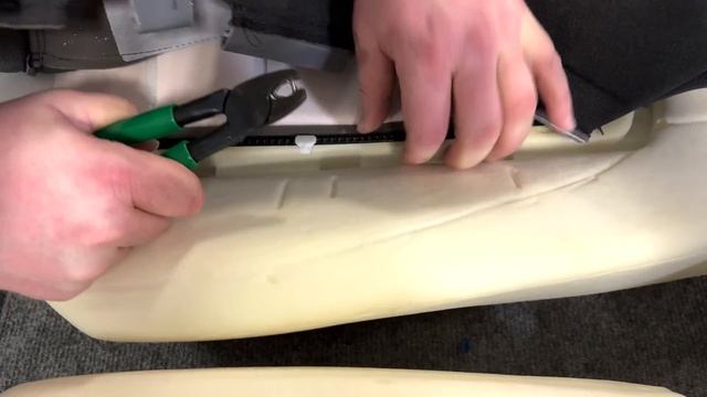 The Great Seat Scuffle: Hyundai Ioniq 5 Seats vs. Rivian & Tesla смотреть онлайн