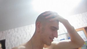 Лысый. Подстриглись на лысо ради видео?Челенджер лысой головы.