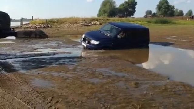 Чем дороже внедорожник тем дальше бежать за тракто смотреть онлайн