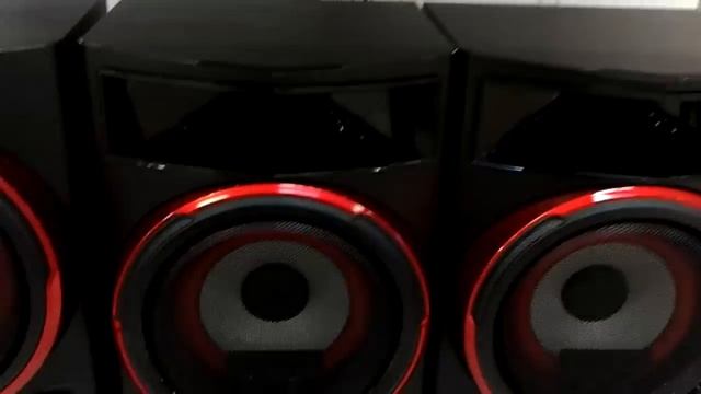LG CJ88 em relação a frontais das caixas com o 8360. 10/2017 смотреть онлайн