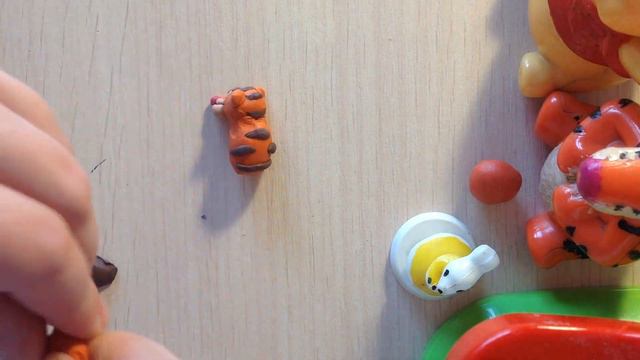 как сделать Винни и Тигрулю из пластилина! смотреть онлайн