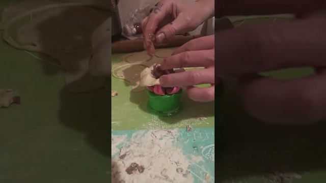 Самый простой способ, сделать хинкали ,с помощью формы из цветка. смотреть онлайн