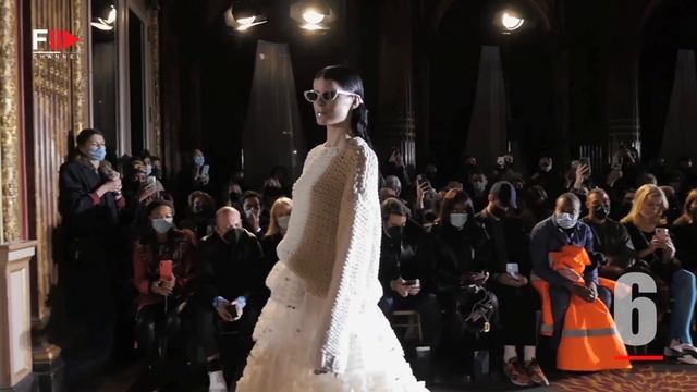 HANNAH ELYSE Top 10 Walks Spring 2023 - Fashion Channel смотреть онлайн