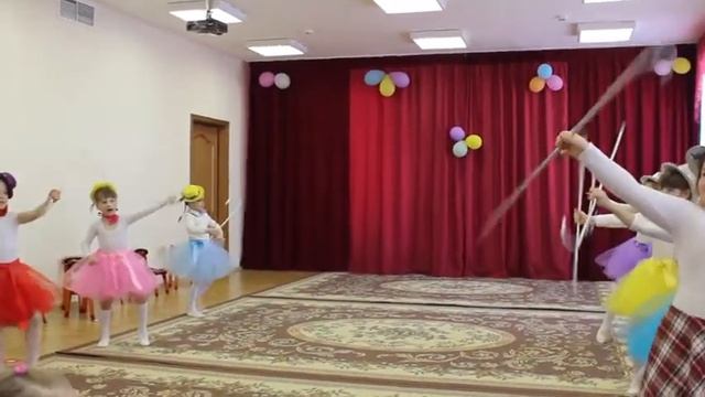 Оригинальный Танец девочек в шляпках! Муз.рук.Е.Рабская смотреть онлайн