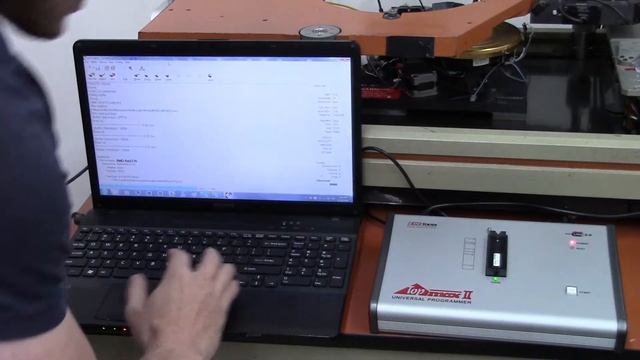 Reading data from PROM chips смотреть онлайн