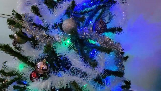 Скоро Новый Год ! НАРЯЖАЕМ ЁЛКУ 2022 смотреть онлайн