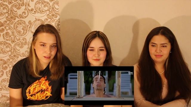 Russian Girls React to Gore Gore Mukhde Pe Kala Kala Chasma смотреть онлайн