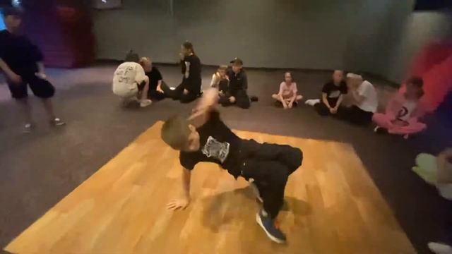 Вика vs Яромир Dance Battle Яхрома 22 смотреть онлайн