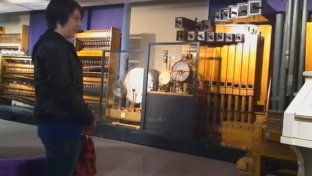 Organ play, Calgary music museum, 2013 смотреть онлайн