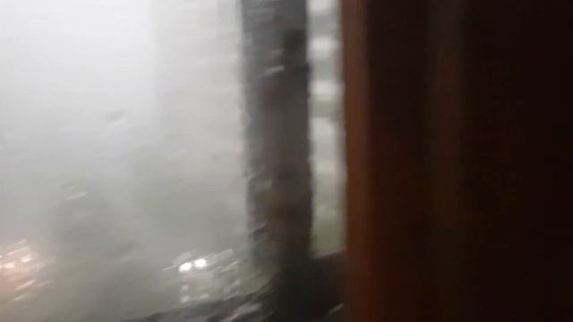 Подстригаюсь дома своими руками, жара в Питере, защищаю растения, ожидаю дождя, ливень, гром, молни смотреть онлайн