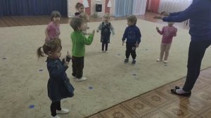 1 младшая группа "Ромашка" Песня-танец "Вот они какие"