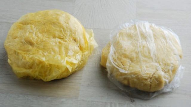 Cookies with jam and grated dough on top смотреть онлайн