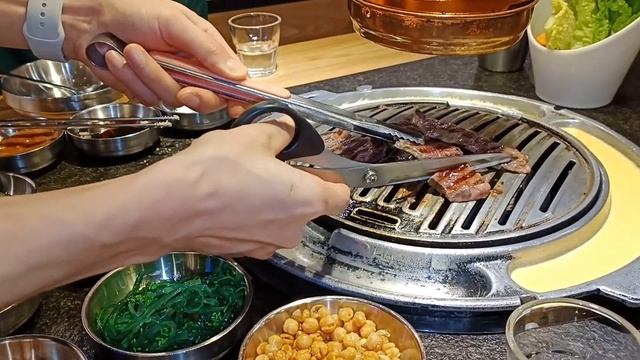 ПРОБУЕМ КОРЕЙСКУЮ ЕДУ! КОРЕЙСКИЙ РЕСТОРАН ПОЛНЫЙ ОБЗОР BBQ! МУКБАНГ ЕДИМ КОРЕЙСКУЮ КУХНЮ КИМЧИ