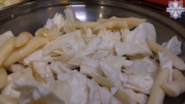 육수부터 정성가득!  이색적인 칼칼함~ 하얀 로제 즉석떡볶이 / Korean White Tteokbokki