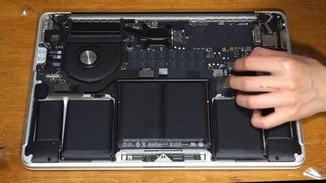 How To Upgrade or Replace SSD Memory in a MacBook Pro 13" Retina Display (Late 2013) смотреть онлайн