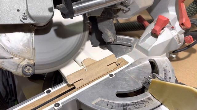 Краткий обзор торцовочных пил. Сравнение популярных торцовочных пил для установки дверей. смотреть онлайн
