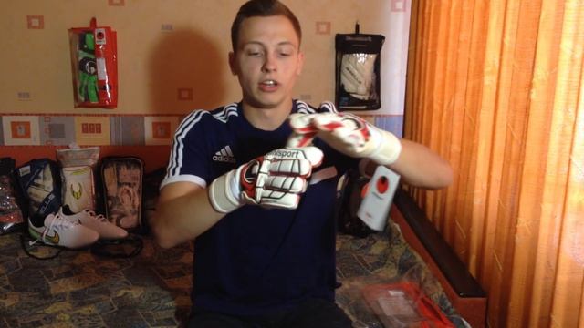 Обзор вратарских перчаток Uhlsport Ergonomic Absolutgrip от Gloves N' Kit смотреть онлайн
