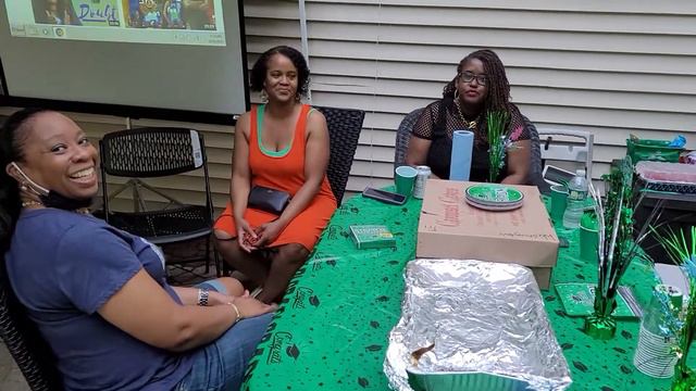 The beautiful ladies congratulating Desmond Washington on graduating from high school смотреть онлайн