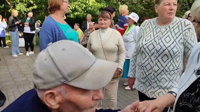 4.06.23г. "КУМА,ТЫ КУМУШКА"...на танцполе в Гомельском парке... смотреть онлайн